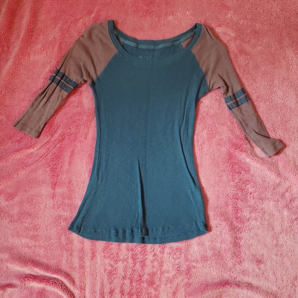 Teal and gray 3/4 sleeve thermal